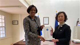 聖文森及格瑞那丁總督朵根（H.E. Dame Susan D. Dougan, GCMG, OBE，圖左）將出席雙十國慶典禮。（圖／翻攝自駐聖文森國大使館網頁taiwanembassy.org）