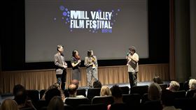 蔡總統紀錄片加州首映美籍導演葛靜文執導的紀錄片「看不見的國度」6日晚間在加州米爾谷電影節上映，以總統蔡英文競選和執政之路為主軸，刻劃台灣世代交替和國家認同，吸引許多外國人到場觀看。中央社記者張欣瑜舊金山攝  112年10月7日