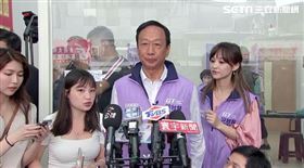 ▲郭台銘走訪湖光連署站