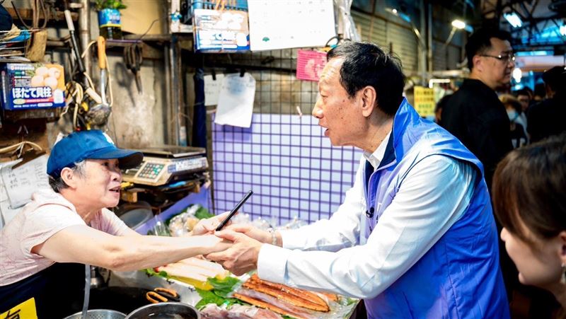 郭董關心進口蛋爭議　攤商盼更好解決方案