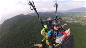 身心障礙者體驗飛行傘（圖／台東翱翔企業社提供）