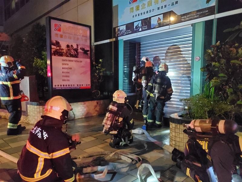 北市軍用品店起火恐人為縱火　警追緝中