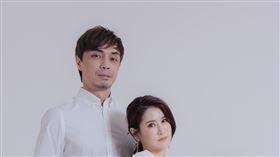 兩性作家薇薇Weiisly全家拍婚紗。（圖／薇薇Weiisly提供）