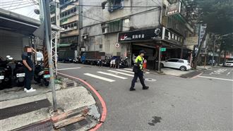 情緒失控男新店公園內砍人　路人被砍送醫