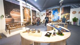 南投世界茶業博覽會「茶與器」特展2023南投世界茶業博覽會15日前在中興新村舉行，國立台灣工藝研究發展中心與台灣工藝聯盟總會推出「茶與器」特展（圖），呈現台灣茶藝文化和工藝茶器皿之間深刻關係。（國立台灣工藝研究發展中心提供）中央社記者蕭博陽南投縣傳真  112年10月9日