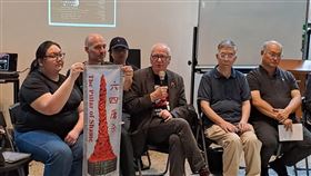 國殤之柱創作者：香港再不改變將會死去（1）在台訪問的國殤之柱創作者、丹麥藝術家高志活（右3）9日出席「從港府對恥辱柱的查扣看台港中人權現況」交流會表示，對於象徵民主自由的「國殤之柱」被港府查扣感到很諷刺。中央社記者陳鎧妤台北攝  112年10月9日