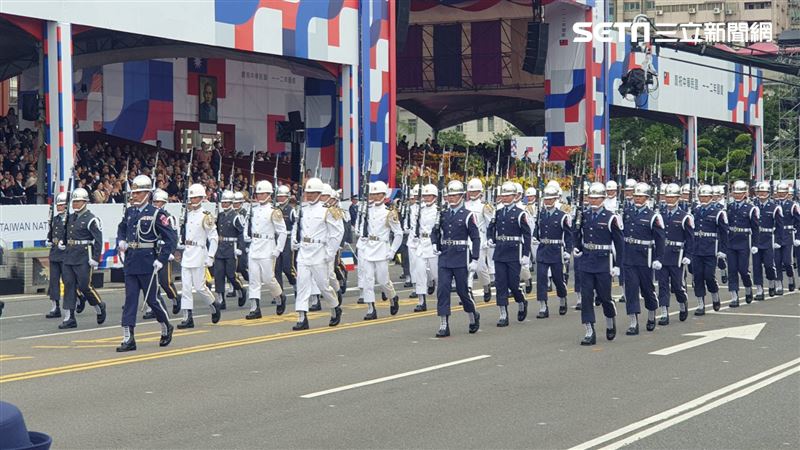 國軍三軍樂儀隊演出，觀眾給予熱烈掌聲（圖／記者黎冠志攝影）