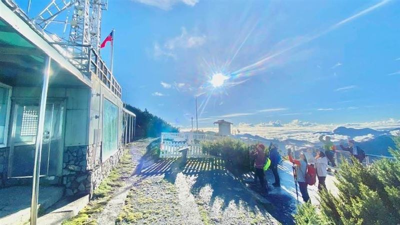玉山北峰國慶日升旗　鄭明典：全國最高