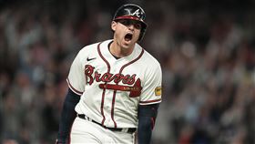 ▲萊利8局下敲出逆轉2分砲。（圖／美聯社／達志影像）