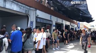 人滿到花瓶岩變露營區　小琉球收假人潮曝