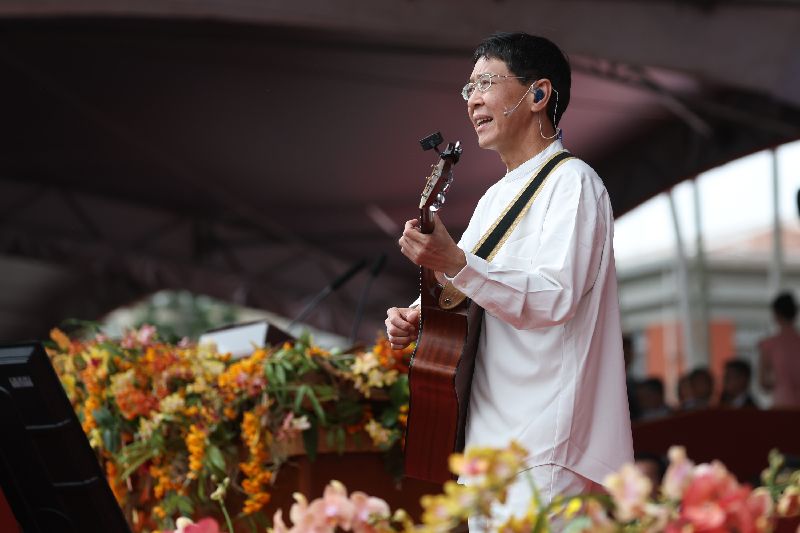 林生祥(圖)曾在中華民國112年國慶大會上,與藝人楊烈、瘋戲樂工作室暨國立實驗合唱團共同演唱漢詩「意難忘」等曲目。(圖/中央社)