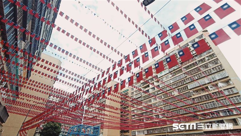 連假最美社區！「萬面國旗海飄揚」慶國慶