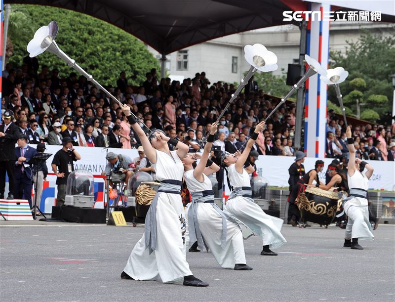 中華民國112年國慶民俗表演祥獅獻瑞。（圖/記者邱榮吉攝影）