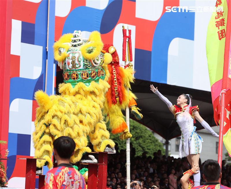 中華民國112年國慶民俗表演祥獅獻瑞。（圖/記者邱榮吉攝影）