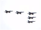 中華民國112年國慶雄鷹高教機橫越總統府。（圖/記者邱榮吉攝影）
