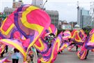 中華民國112年國慶來自日本翡翠騎士樂旗隊精彩演出。（圖/記者邱榮吉攝影）