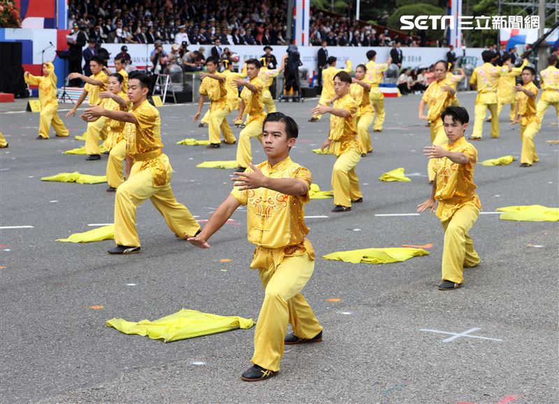 中華民國112年國慶民俗表演祥獅獻瑞。（圖/記者邱榮吉攝影）