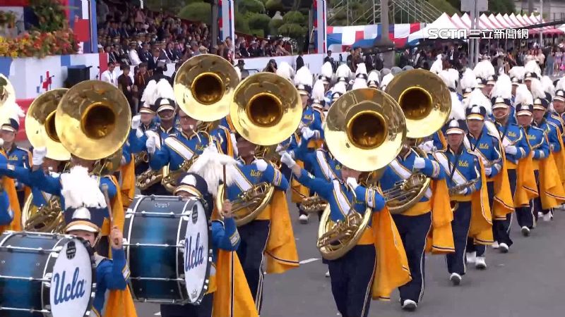 獨／「棕熊」登國慶大典！台裔少女搶出演