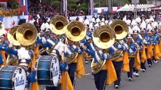 獨／「棕熊」登國慶大典！台裔少女搶出演