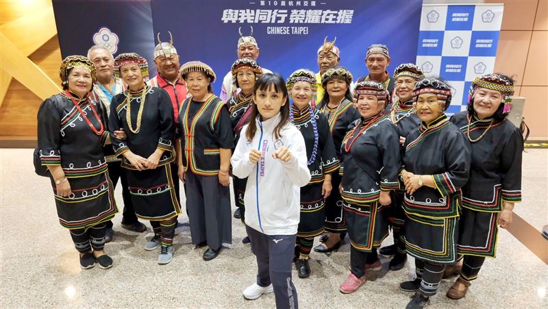 空手道金牌谷筱霜返台　部落長老古調迎接