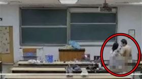 中國北京工業大學有一對情侶在教室內啪啪啪。（圖／翻攝自百度貼吧）