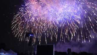 焰火提早放舞台看背影　網怒譙：歷年最爛