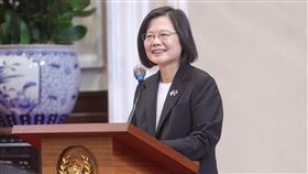 蔡英文總統今（10）日午間偕同副總統賴清德午宴「中華民國國慶日本國會議員祝賀團」。（圖／總統府提供)