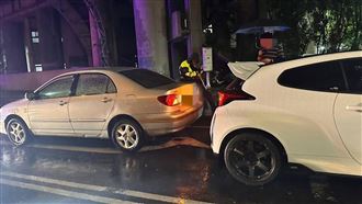 天兵逆向倒車　她預言下秒「屁股撞屁股」