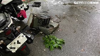 南港公寓冷氣機突掉落　墜地解體畫面曝光