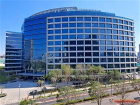 Google看好台灣及新北市的科技產業發展優勢，進駐位於板橋的台北遠東通訊園區，圖為目前預計於2024年進駐之第二棟樓。(圖/新北市政府/MyGoNews提供)