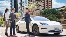 Udrive悠駕租車專營特斯拉租賃，每消費30元可享1里數。（圖／品牌業者提供）