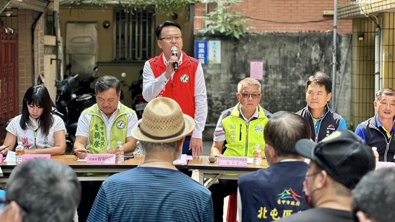 台中國慶焰火提早放、舞台背對　綠籲檢討