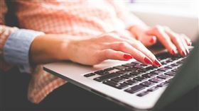 筆電,電腦,追劇,打遊戲（示意圖／翻攝自Pixabay）