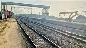 印度火車。圖為印度東部中央鐵路鐵軌照。（圖／翻攝自印度東部中央鐵路粉專）