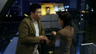 賈靜雯老少通吃　新戲尬戀金牌主持曾國城