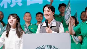 賴清德在造勢場合呼籲群眾支持高嘉瑜。（圖／賴清德辦公室提供）