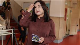 遭指拒簽保密切結書　馬文君記者會說明（3）媒體報導，國民黨立委馬文君出席立法院潛艦國造機密會議，卻拒簽保密切結書。國民黨立法院黨團11日舉辦「保密依法辦理，民進黨團不要裝傻扭曲抹黑」記者會，馬文君（前）出席說明。中央社記者謝佳璋攝　112年10月11日