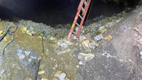 科慕,磚塊,工人,反應爐（圖／翻攝畫面）