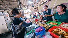 徐富癸走訪小琉球拜票。（圖／徐富癸辦公室提供）