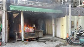 彰化90年肉圓排隊名店，過溝仔肉圓王，備料時起火，員工急逃生(圖／翻攝畫面)