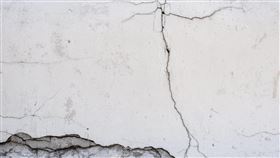 地震,裂縫。（示意圖／翻攝自pexels）