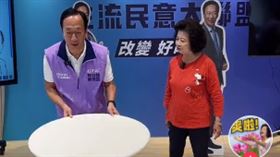 郭台銘近日與網紅合作拍連署宣傳影片。（圖／翻攝自「哩賀阿嬤」TikTok）