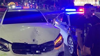 停等紅燈衰被撞進醫院　賓士男肇逃原因曝