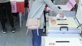 九合一選舉,投票,公投,投票日,排隊（圖／記者邱榮吉攝影）