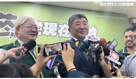 接主委必挺高嘉瑜？陳時中（右）露神秘微笑說「會把份內事做好」。（圖／記者簡浩正攝影）