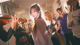 王心凌〈對賭〉MV驚喜突擊上架。（圖／天晴娛樂 提供）