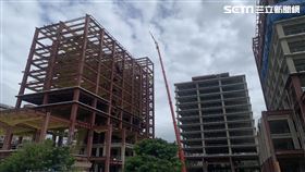 台北市自來水園區工地發生墜樓意外，越南籍阮姓工人經送醫搶救後宣告不治。（圖／翻攝畫面）