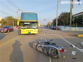 雲林學生專車撞機車　老翁彈飛墜地傷重亡（圖／翻攝畫面）