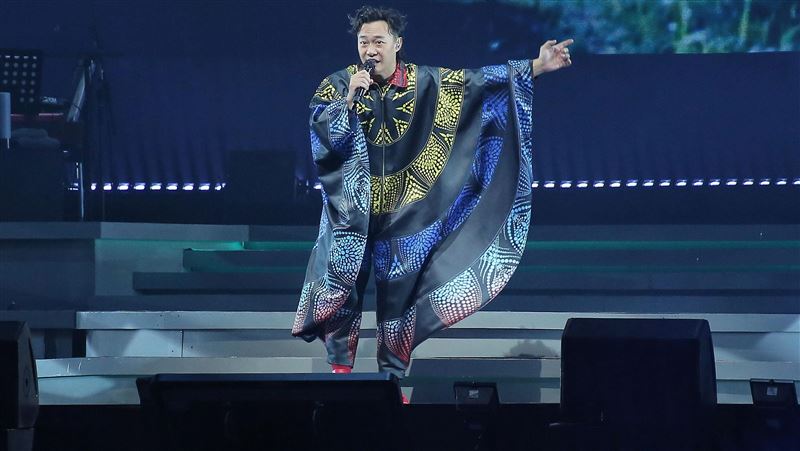 陳奕迅澳門開唱「睡木板」！整晚失眠不忍了　酒店曝背後原因