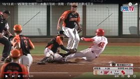 ▲龍獅戰7局下本壘攻防戰，龍隊劉基鴻是否安全跑回追平分引發討論。（圖／翻攝自CPBL 中華職棒YouTube官方頻道）